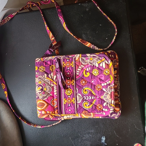 Vera Bradley Cross body - Picture 1 of 6